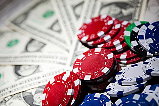 Antarmuka seluler aplikasi simpatigame menampilkan pasar sepak bola dan slot